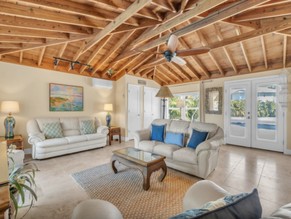 Great Value Two Bedroom Vacation Home with Pool and Spa